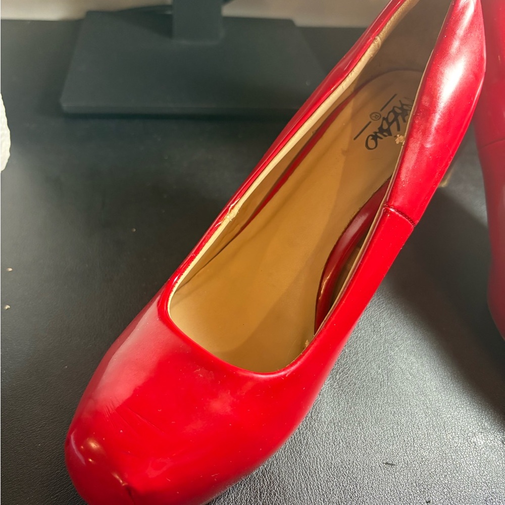 Red Heels - Picture 3 of 8